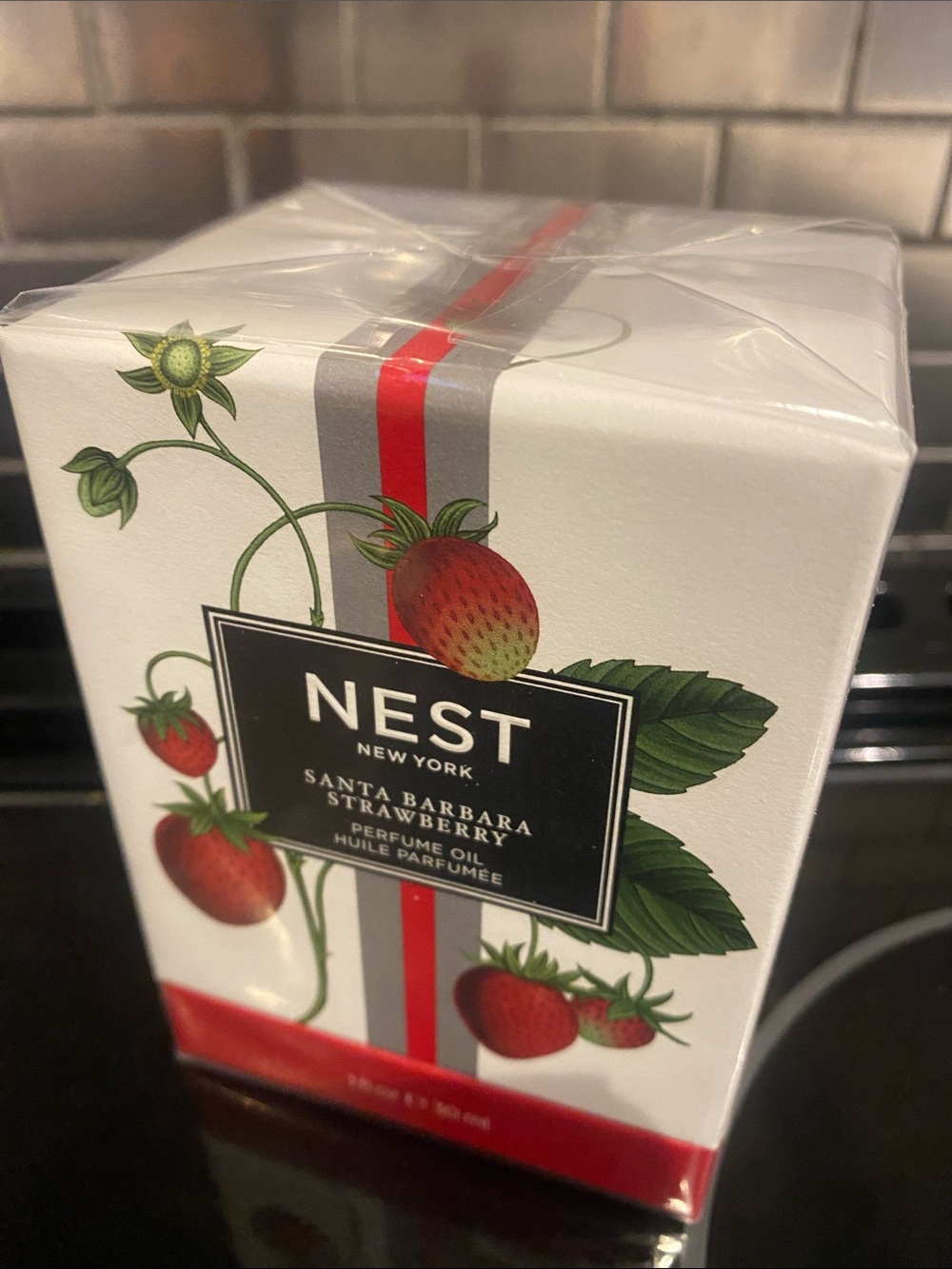 NEST Santa Barbara Strawberry Perfume Oil - Red